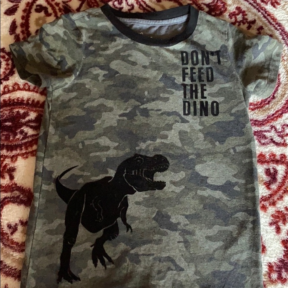 Kids camp Dino shirt sleeve shirt. Size 6